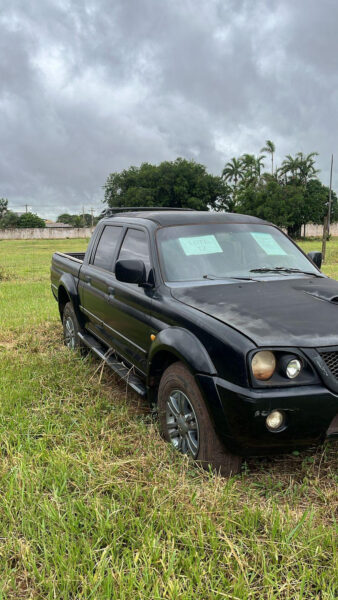 Picape Mitsubishi Cabine Dupla 4X4 leilão de viatura 4x4 do exercito