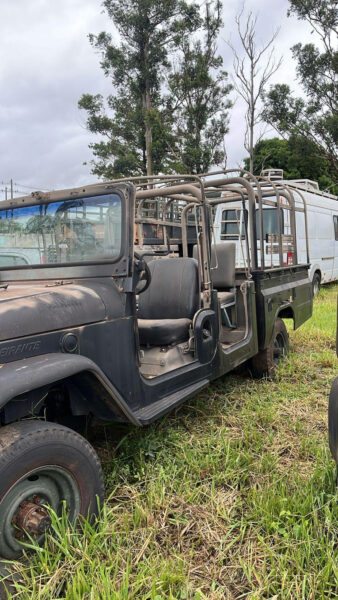 Picape Toyota Cabine Dupla Bandeirante leilão de viatura 4x4 do exercito