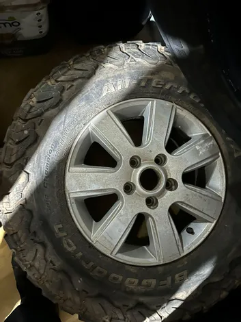 Pneu e Roda aro 16 Leilão de Importadora