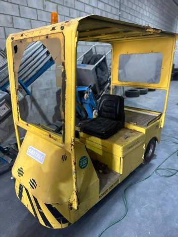 Rebocador elétrico Castell Leilão de Importadora