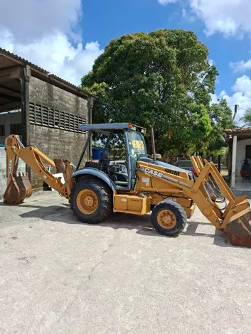 Retroescavadeira Case 4x4 leilão de empreteira
