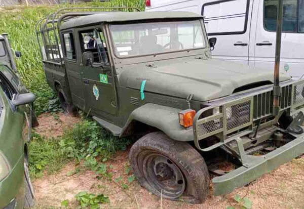 TOYOTA Bandeirante Picape Leilão do Exercito tem veículos militar