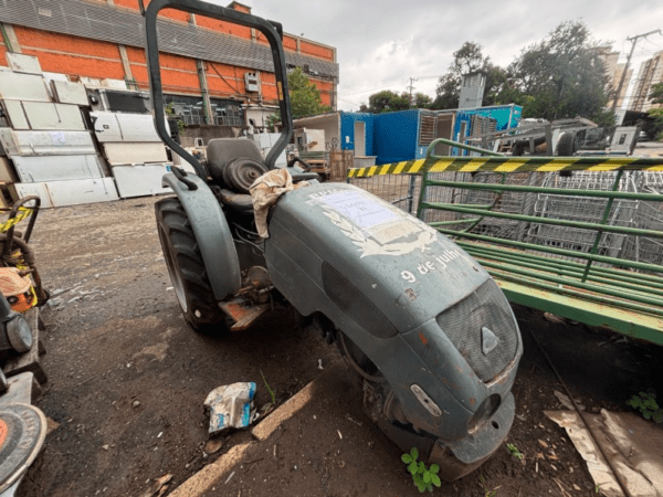 TRATOR AGRÍCOLA BUDNY Leilão do Governo de São Paulo