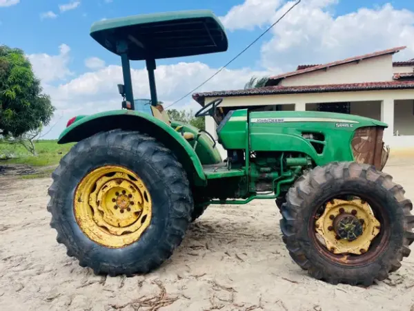 TRATOR JOHN DEERE 5085 E leilão de empreteira