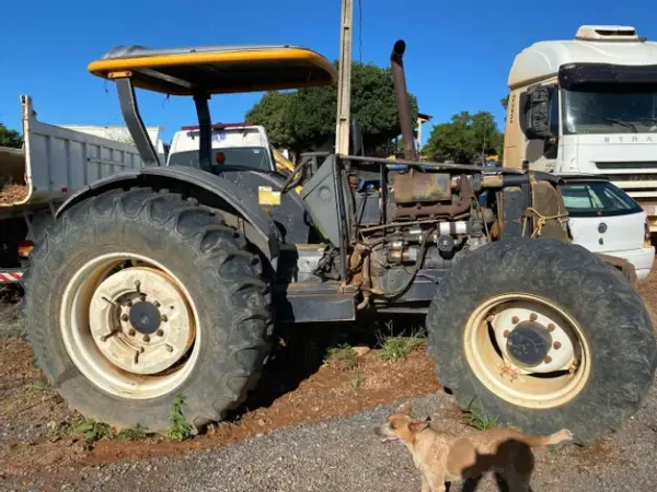 TRATOR VALTRA leilão de frota veículos de prefeitura
