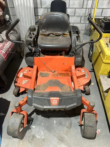 Trator Giro Zero Husqvarna Leilão de Importadora