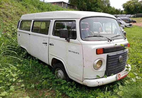 Volkswagen Kombi Escolar Lotacao Standard Leilão do Exército Caminhões militar 4x4