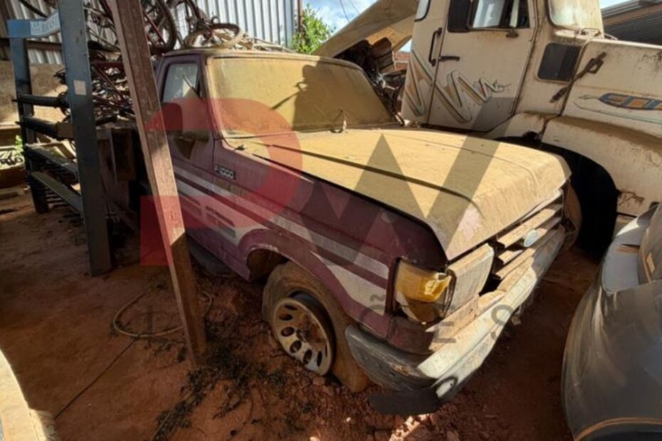 leilão veiculos aprendidos policia civil caminhonete FORD F1000