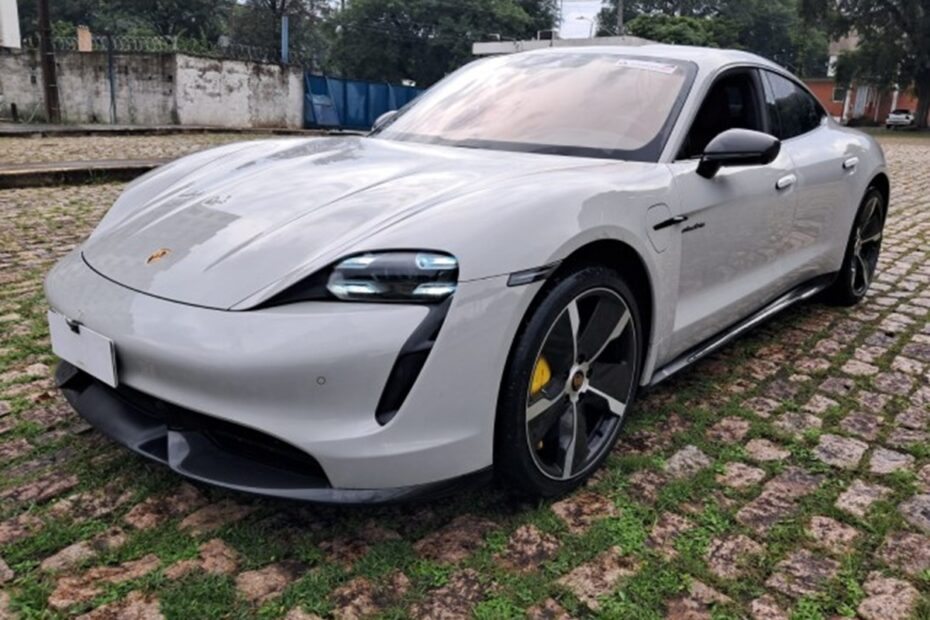 leilão veiculos banco Santader são paulo PORSCHE TAYCAN TURBO S