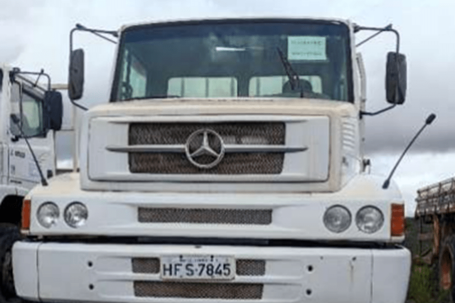 leilão veiculos frota copasa Caminhão Mercedes Benz L1318