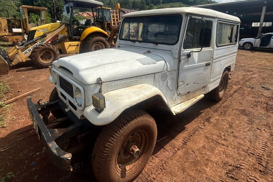 leilão veiculos frota prefeitura TOYOTA BANDEIRANTE