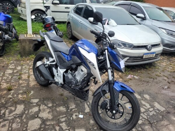 moto HODA CB300 leilão do Banco Honda em São Paulo