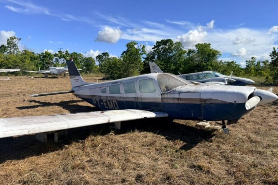 Avião Modelo EMB-720C Leilão do Tribunal de Justiça tem 8 aviões