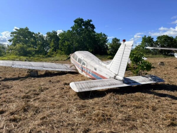 Avião Modelo EMB-720D Leilão do Tribunal de Justiça tem 8 aviões