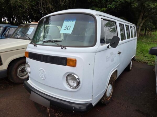 CAMIONETA VW KOMBI Relíquias da Década de 80 em Leilão