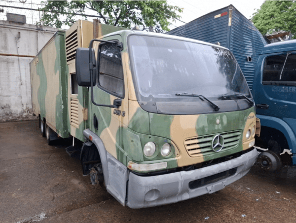 Caminhão Mercedes BENZ Mega Leilão da Força Aérea Brasileira