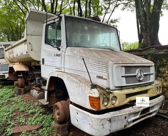 Caminhão Mercedes Benz leilão veiculos prefeitura