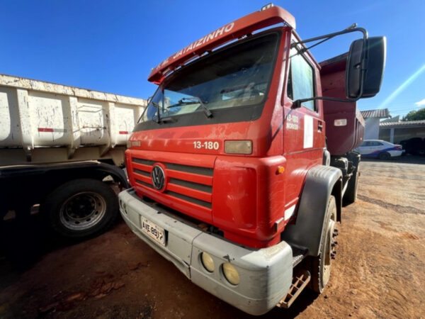 Caminhão VOLKSWAGEN 13.180 WORKER Leilão de prefeitura