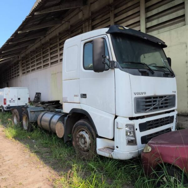 Caminhão VOLVO FH12 Leilão de combate ao crime organizado