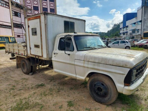 FORD F-4000 Leilão de prefeitura