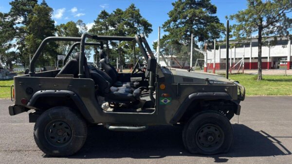 Jipe Marruá AM1 Agrale Leilão viatura do Exército