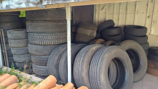LOTE DE PNEUS Leilão veiculos frota da Universidade Federal