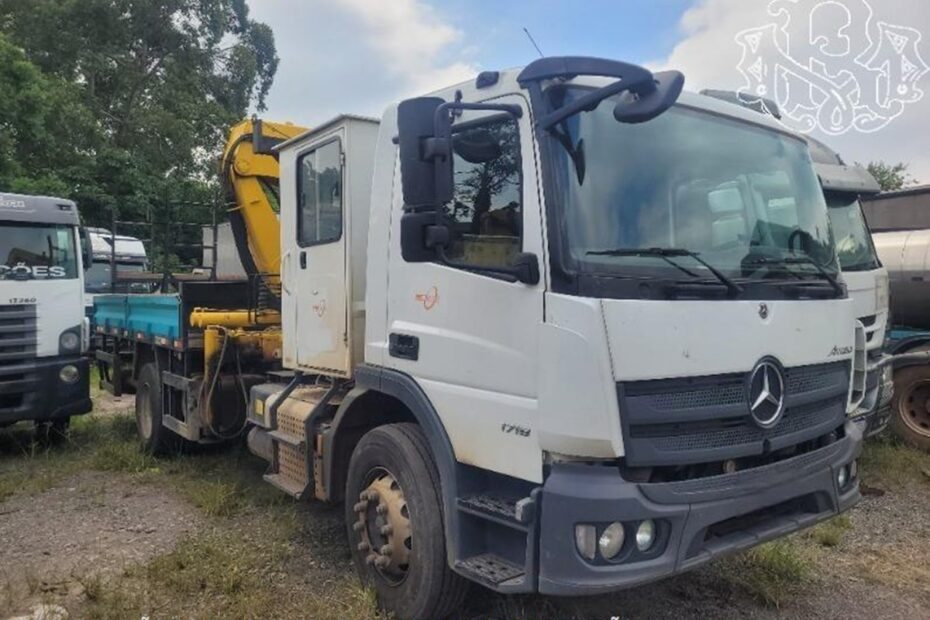Leilão de Pesados em São Paulo Caminhão Mercedes BENZ ATEGO 1719 CL MUNDK