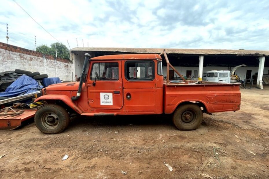 Leilão frota de prefeituraTOYOTA Bandeirante 1