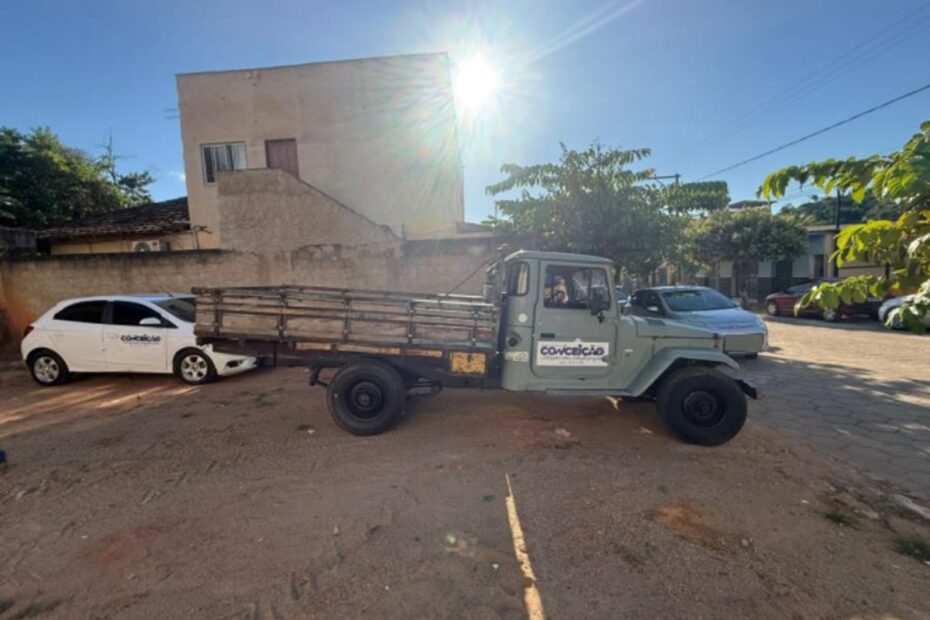 Leilão veiculos de Prefeitura Toyota Bandeirante 1