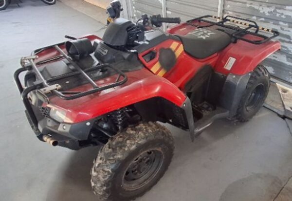 Leilão veiculos de frota do governo estadual quadriciclo 4x4 vermelho