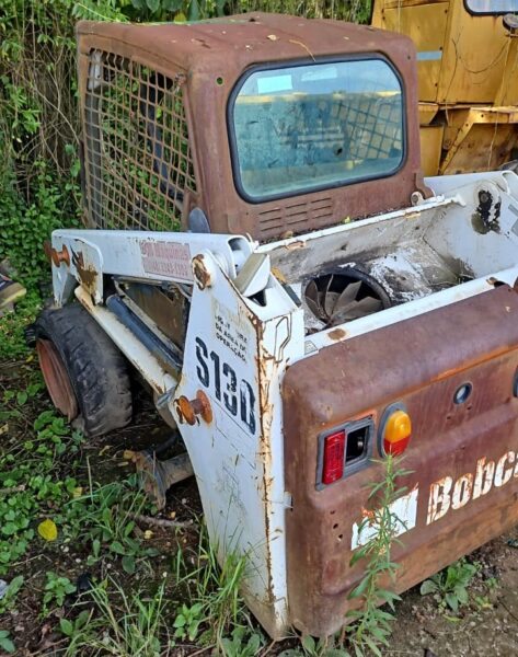 MINI CARREGADEIRA BOBCAT Leilão veiculos de Prefeitura
