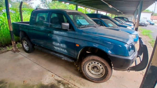 MITISUBSHI L200 4X4 Leilão de viaturas da Força Aérea Brasileira