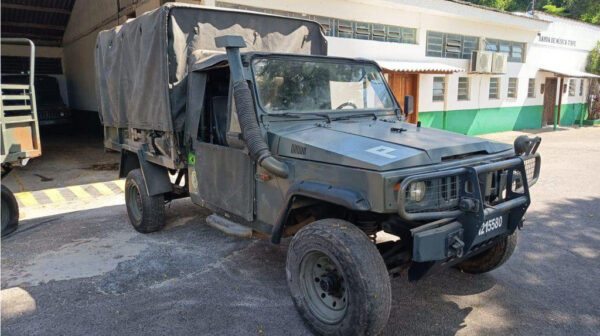 Picape Agrale Marruá 2 eilão viatura do Exército