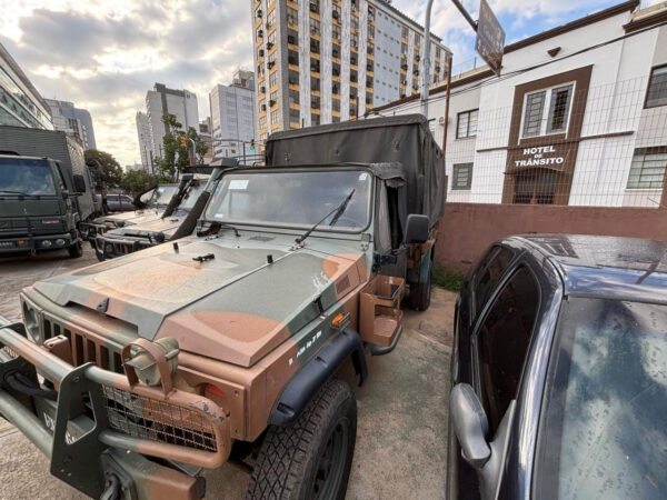Picape Agrale Marruá eilão viatura do Exército