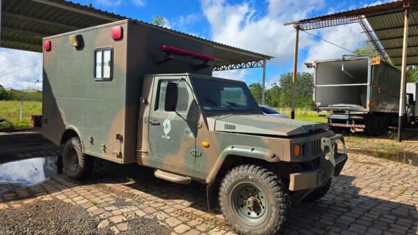 Picape Agrale Marruá ambulancia eilão viatura do Exército