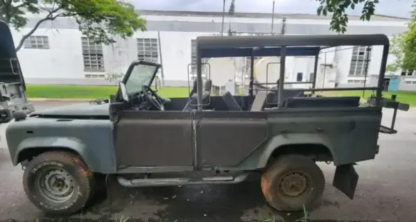 Picape-Land-Rover-Defender-Leilao-do-Exercito-tem-viaturas-militares-4x4-1-768x409