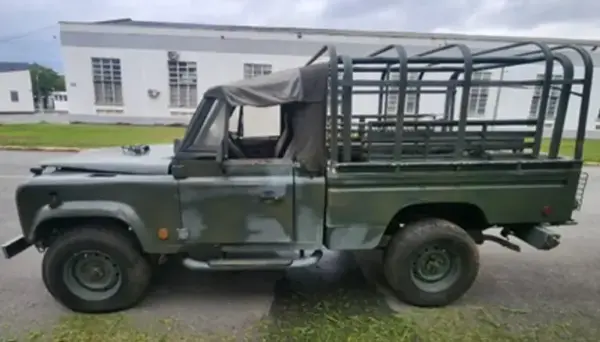 Picape-Land-Rover-Leilao-do-Exercito-tem-viaturas-militares-4x4-1-768x438