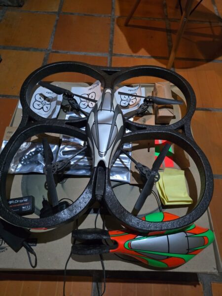 QUARICÓPTERO PARROT AR.DRONE CONTROLE POR IPONE