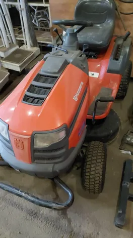TRATOR CORTADOR DE GRAMA HUSQVARNA Leilão do Agronegócio