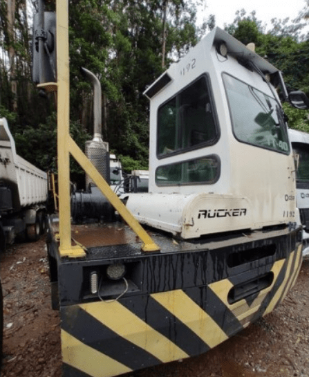 Trator de Terminal Rucker TT-40 Leilão de Maquinário Pesado