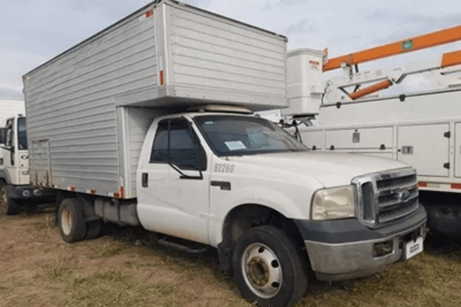leilão de frota CAMINHÃO BAÚ FORD F4000 G