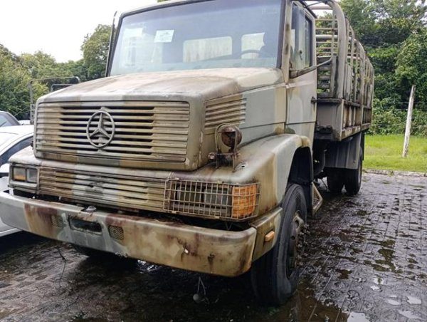 CAMINHÃO MERCEDES BENZ 1418 LA1418 Leilão viaturas do Exército