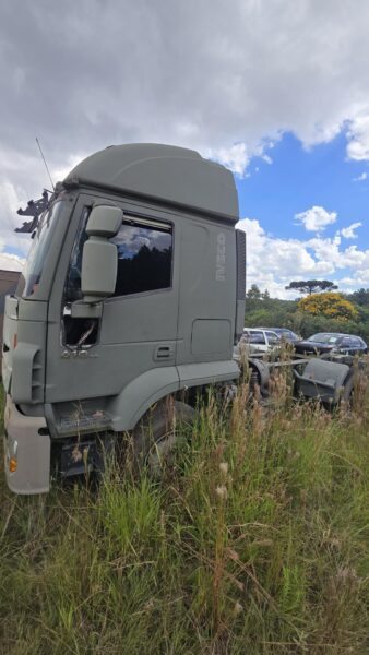 CAMINHÃO TRATOR- IVECO STRALIS Leilão do Exercito
