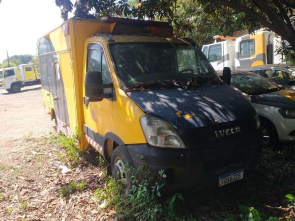 Caminhão Iveco Daily leilão de veiculos DER são paulo