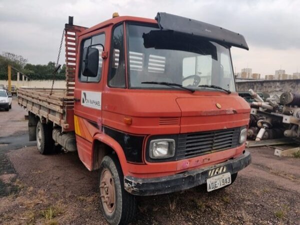 Caminhão Mercedes BENZ Leilão veiculos TRT