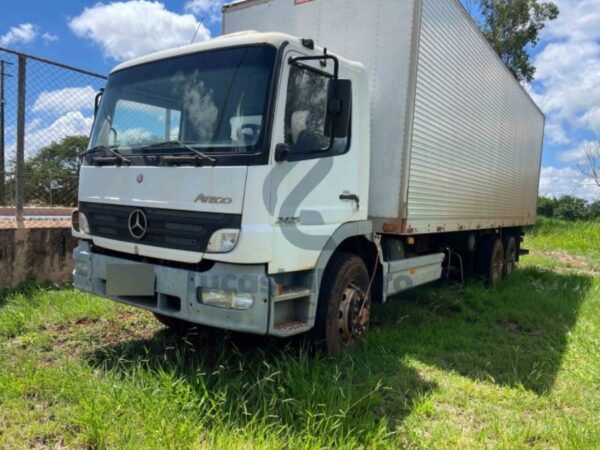 Caminhão Mercedes Benz Atego Leilão da Universidade do Paraná