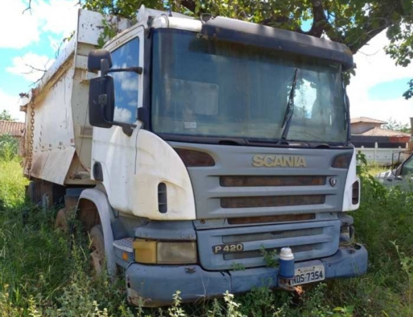 Caminhão SCANIA leilão veiculos PRF