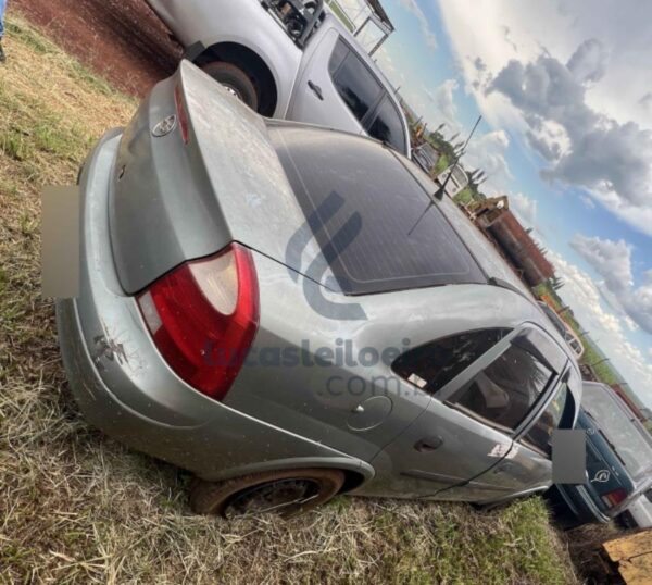 Corsa Sedan Leilão da Universidade do Paraná