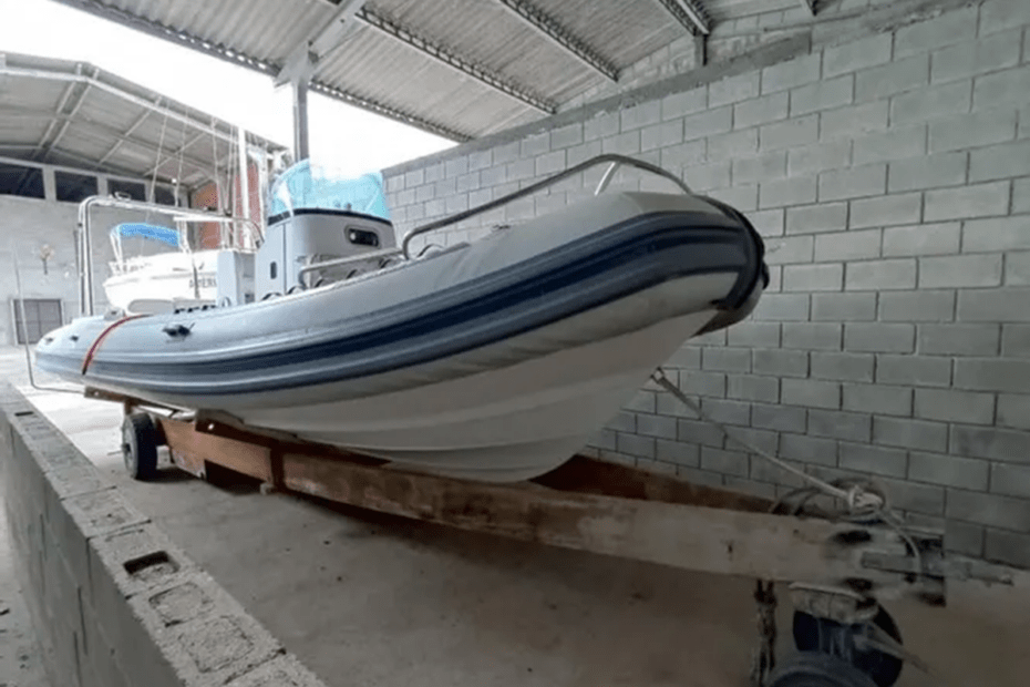 Lancha Motorboat leilão da Justiça