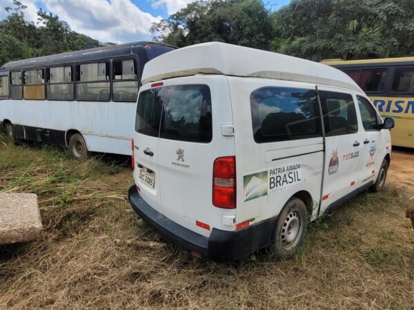 Microônibus Peugeot Expert Eurola leilão de veiculos de prefeitura